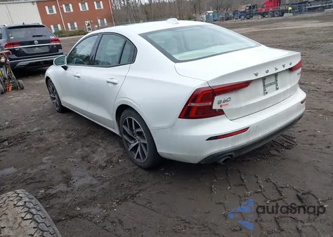 2019 Volvo S60 T6 Momentum z USA, uszkodzony, nr VIN 7JRA22TK5KG017976